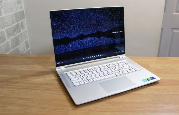 Gigabyte AERO 16 OLED