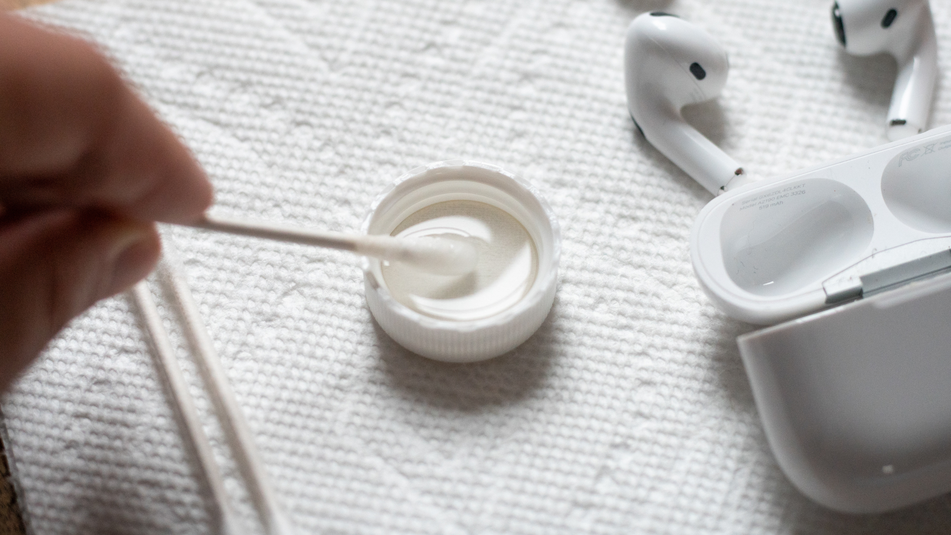 Cleaning Airpods Pro Tips Best Sale, UP TO 52% OFF |  www.encuentroguionistas.com